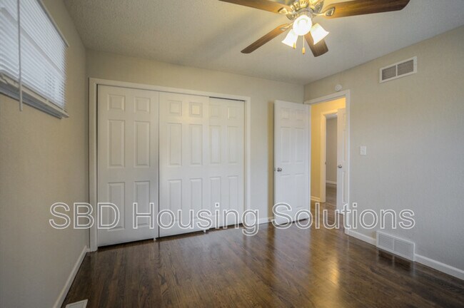 Foto del edificio - 7300 E 86th St