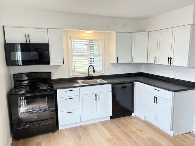 Foto del edificio - 434 Cedar Glen Dr