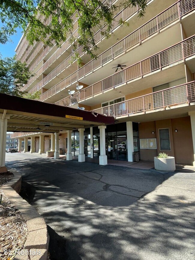 Building Photo - 2 br, 1 bath House - 2225 E Buchtel Blvd #903