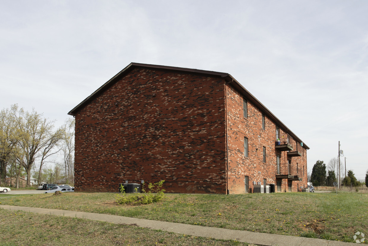 Building Photo - Colonial Square