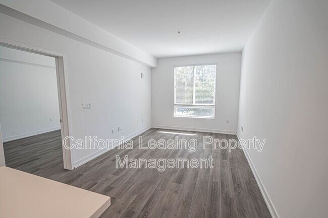 Foto del edificio - 26701 McBean Pkwy