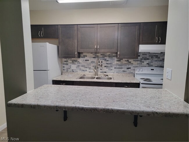 Foto del edificio - 600-710 Lakeside Dr
