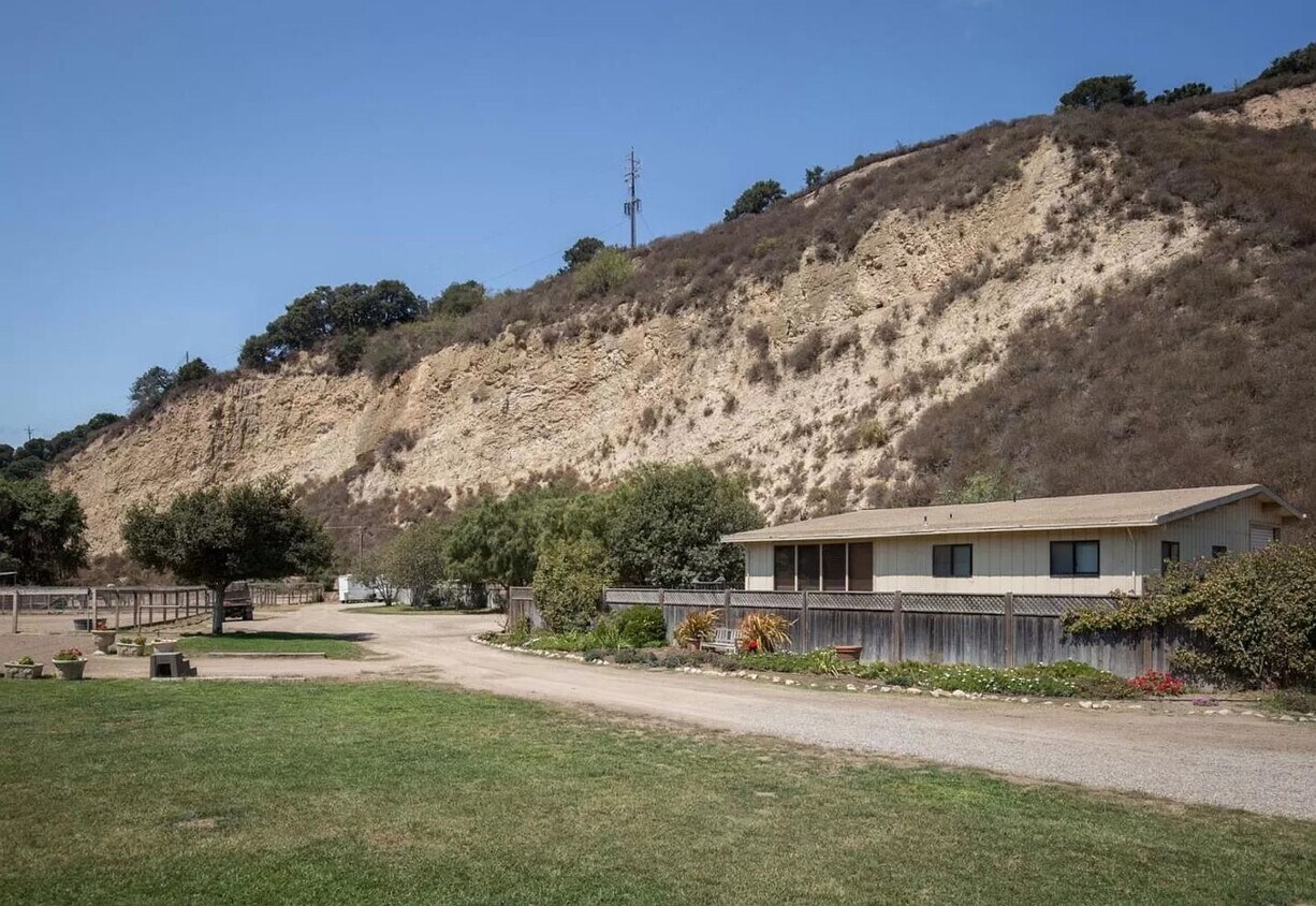 Primary Photo - Carmel Valley 2 bedroom 2 bathroom home on...