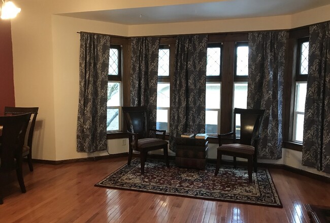 Living/Dining area. Table with 6 chairs - 114 State St