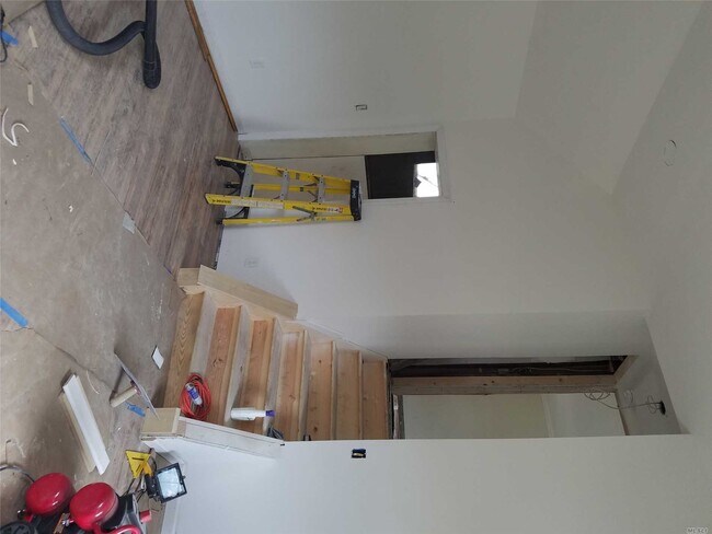 Building Photo - 556 Hawkins Rd