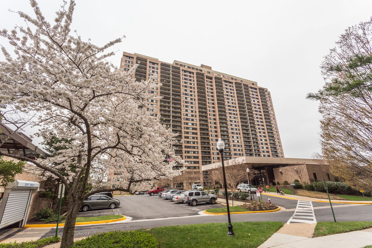 5501 Seminary Rd Unit 2001 South, Falls Church, VA 22041 Condo for