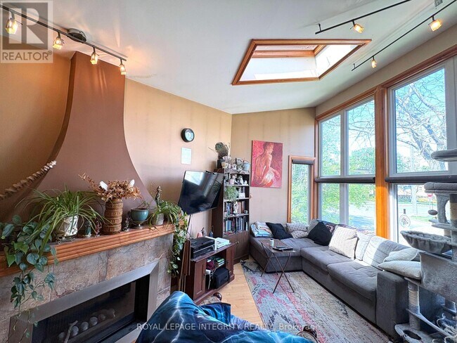 Photo du bâtiment - 1222 Dorchester Ave
