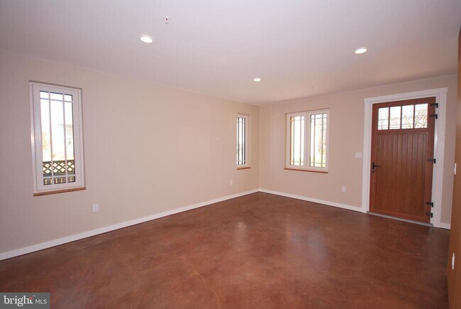 Building Photo - 3138 Fairland Rd