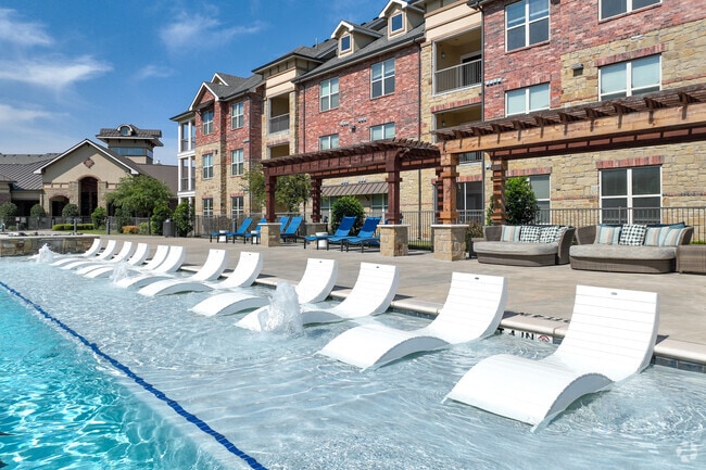 Swimming Pool - Auberge of Burleson