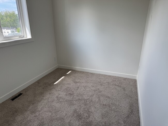 Building Photo - 9636-9160 160 St NW