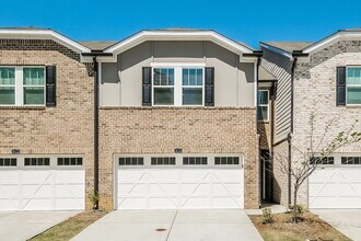 Building Photo - 1632 Villageside Ct