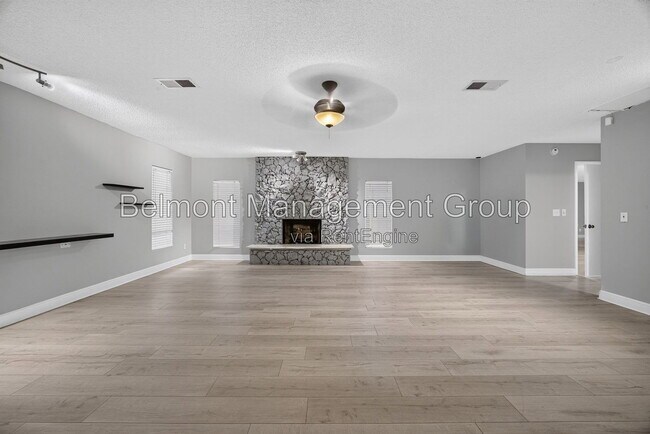 Building Photo - 7606 Waunatta Ct