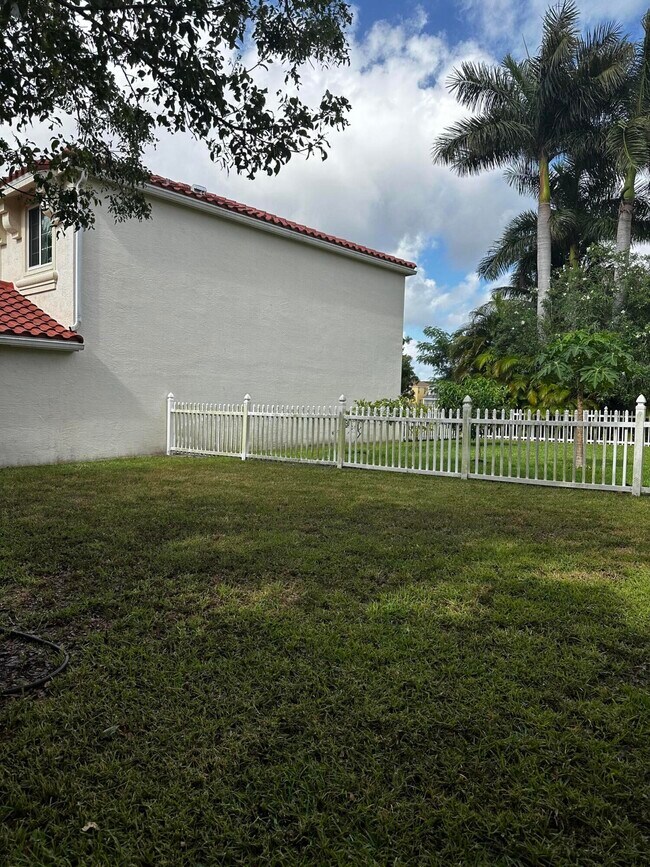 Foto del edificio - 9754 Scribner Ln