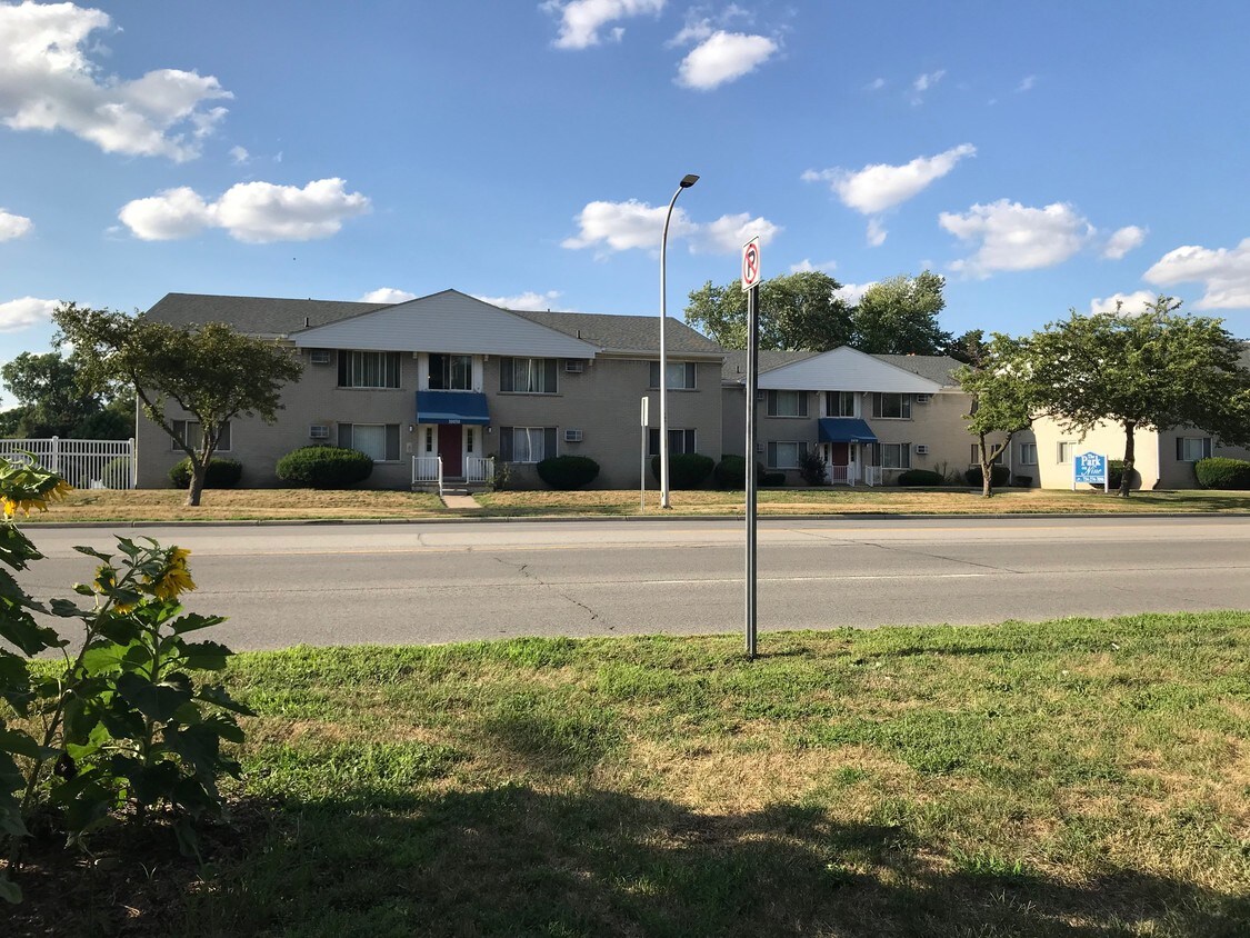 Foto principal - 10000 W Nine Mile Rd