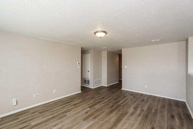 Building Photo - 1440 Castle Ridge Rd