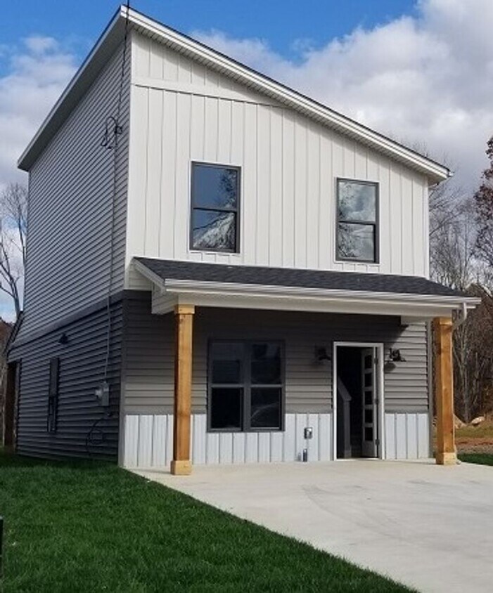 Primary Photo - Stonehaven Subdivision - 3BR, 3BA SFH