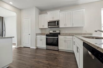 Building Photo - 15415 Maple Ter Dr