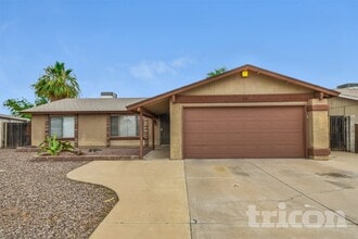 Building Photo - 1113 W Runion Dr