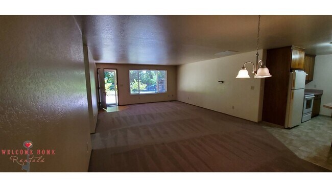 Foto del edificio - Great 3 Bedroom one-story home with cute b...
