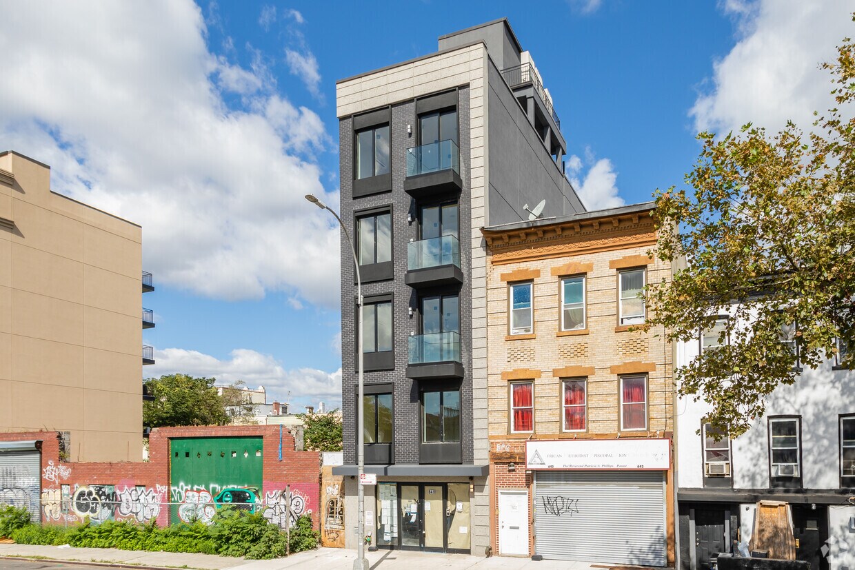 Building Photo - 641 Dekalb Ave