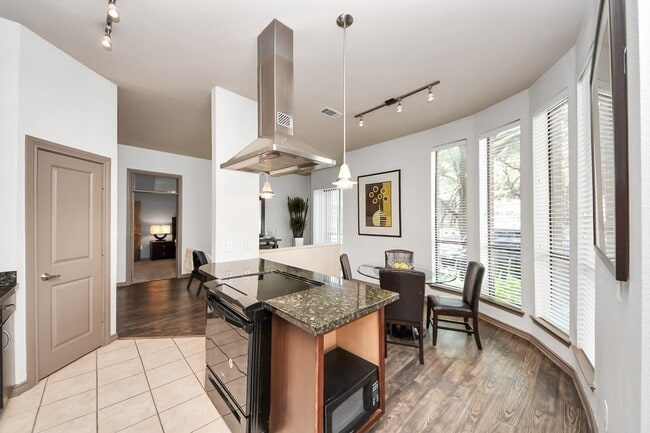 Building Photo - 3616 Richmond Ave.