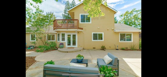 Foto del edificio - 1118 Maple Ln
