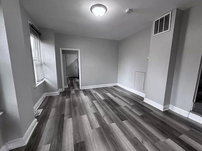 Building Photo - 3 Bedroom Detached Home