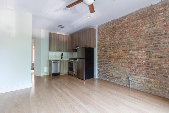 Building Photo - 4602 N Winchester Ave
