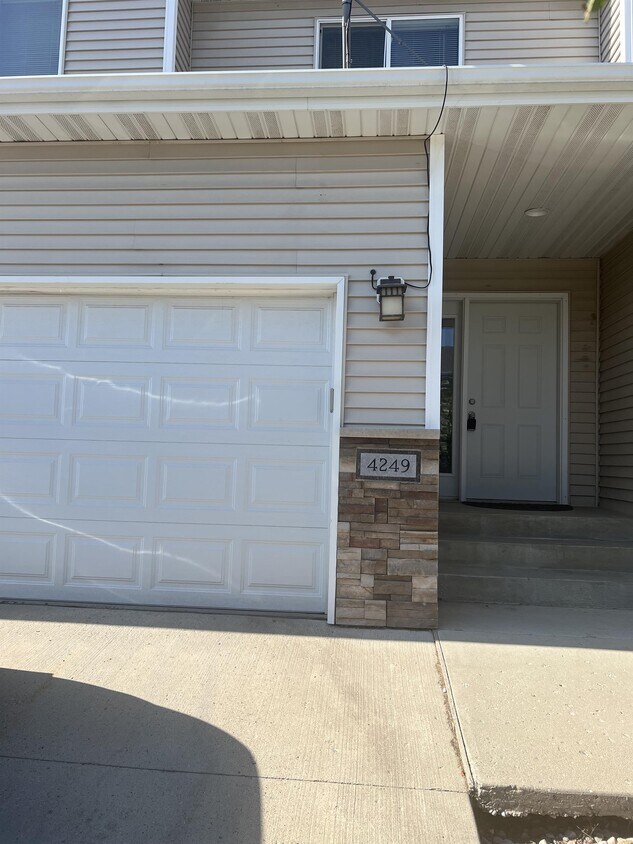 4249 51st St S, Fargo, ND 58104 Townhome Rentals in Fargo ND