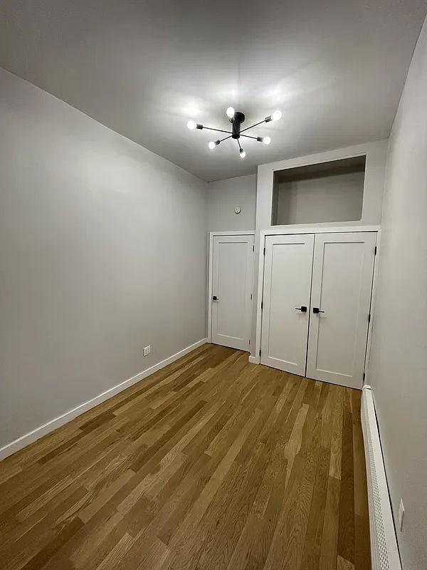 Foto del edificio - 5 bedroom in Bronx NY 10458