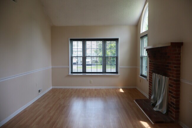 Foto del edificio - 14 Redwood Ln