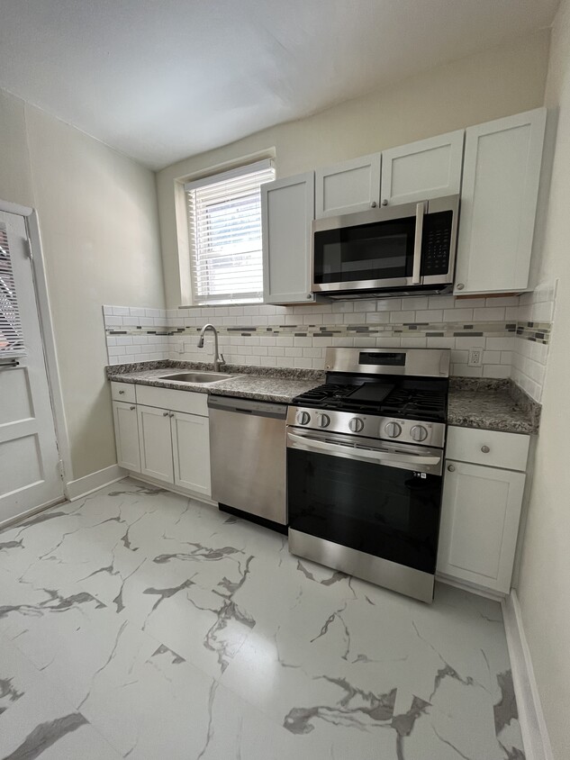 2Bed - Rosebury Apartments