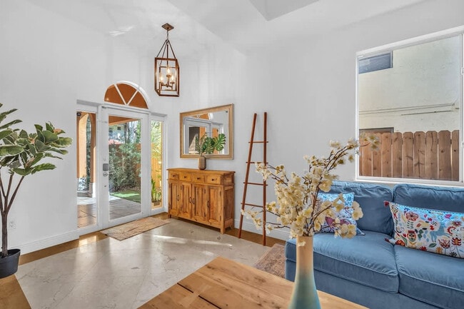 Foto del edificio - 3216 Gifford Ln