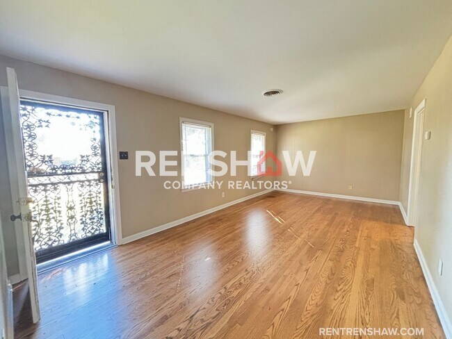 Building Photo - Text the Leasing Team at 901-820-4367 to S...