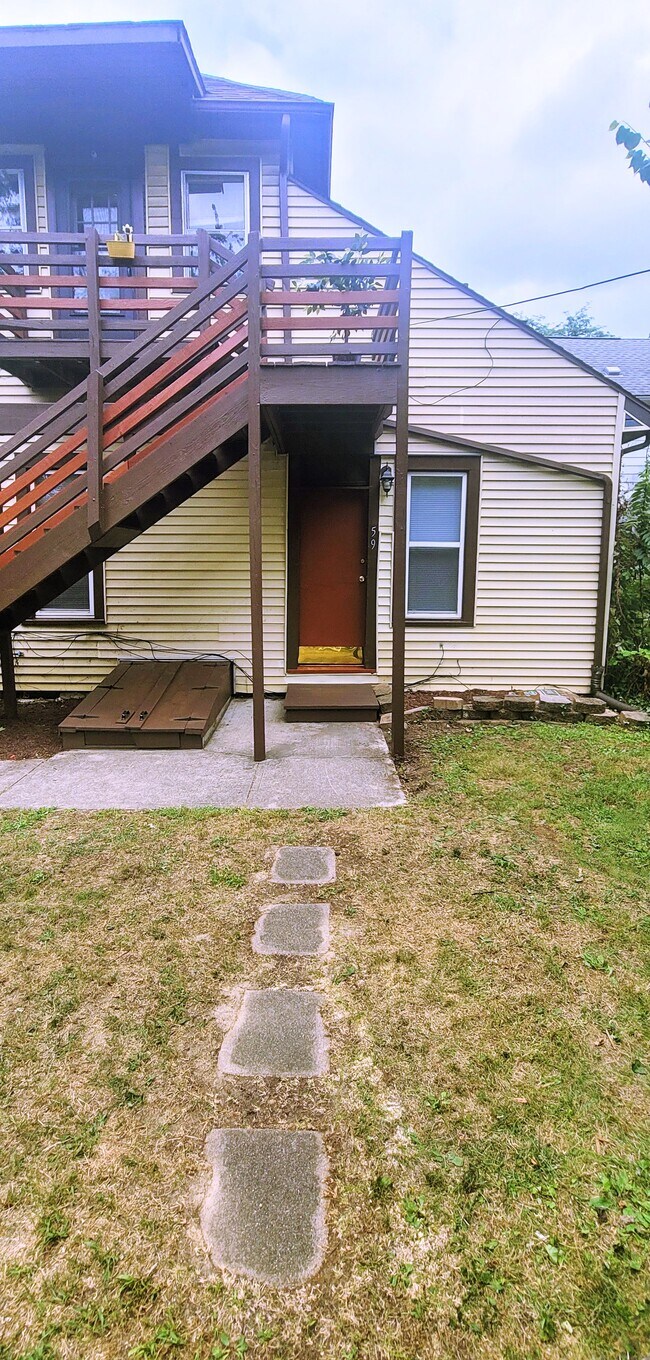 Entry in back to 59 E Duncan - 59 E Duncan St