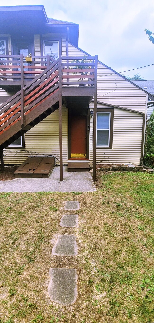 Entry in back to 59 E Duncan - 59 E Duncan St