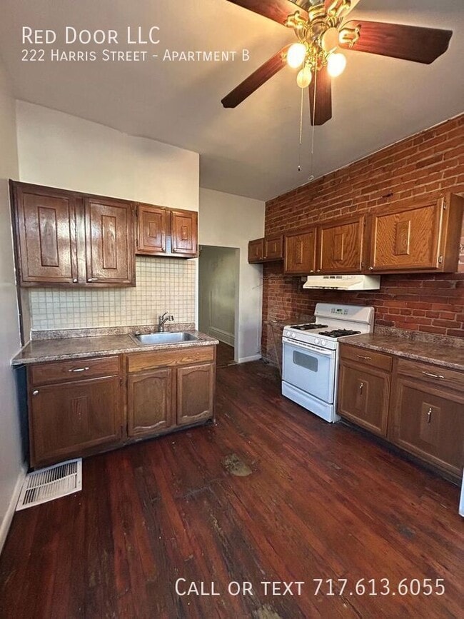 Building Photo - 222 Harris St