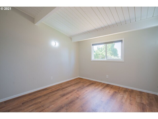 Foto del edificio - Gorgeous 3 Bedroom Remodel in Highly Desirable Lakeshore Neighborhood!