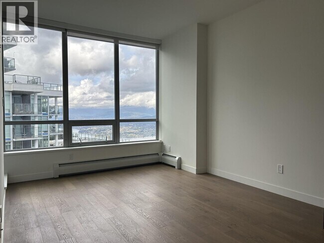 Photo du bâtiment - 9060 University Crescent