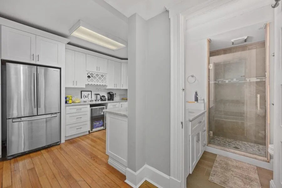 Primary Photo - 2071 Lawrence Ave