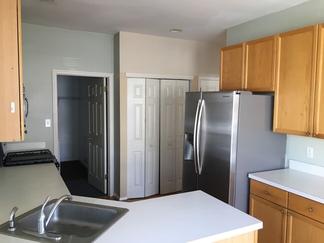 Building Photo - 4041 Hermitage Dr