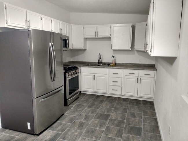 Building Photo - 421 W Mesquite St
