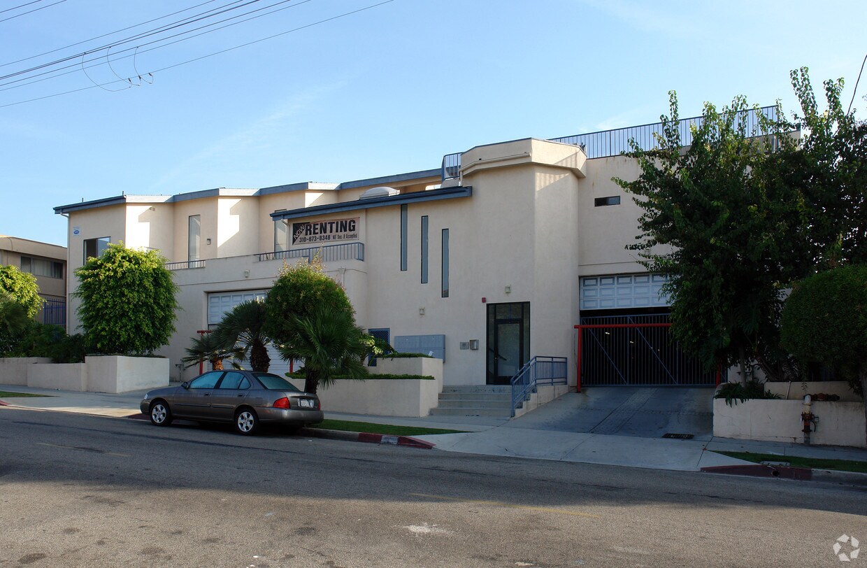 Building Photo - Palm Apartments