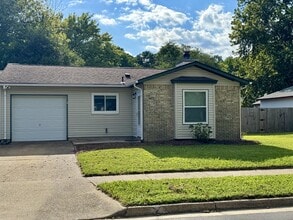 Building Photo - 1417 Goldfinch Ln