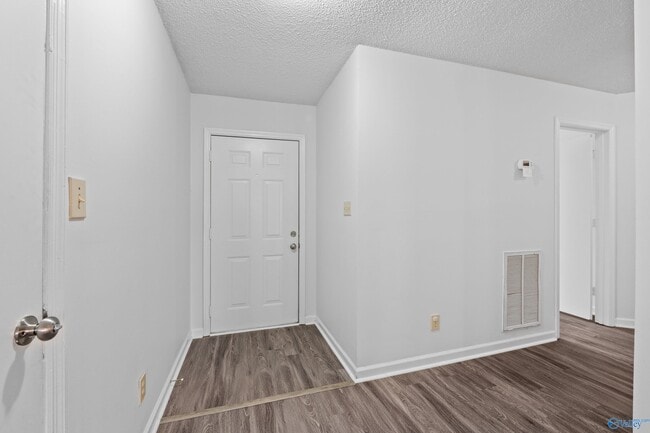 Building Photo - 113 Fernwood Cir