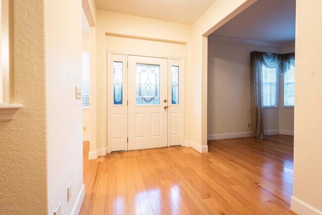 Foto del edificio - 760 Wintergreen Ln