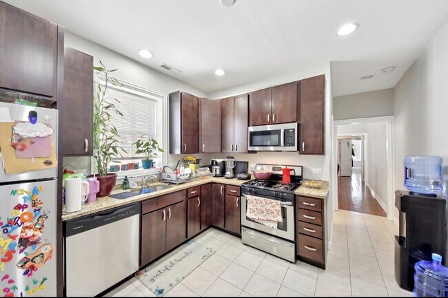 Foto del edificio - 5309 W Henderson St
