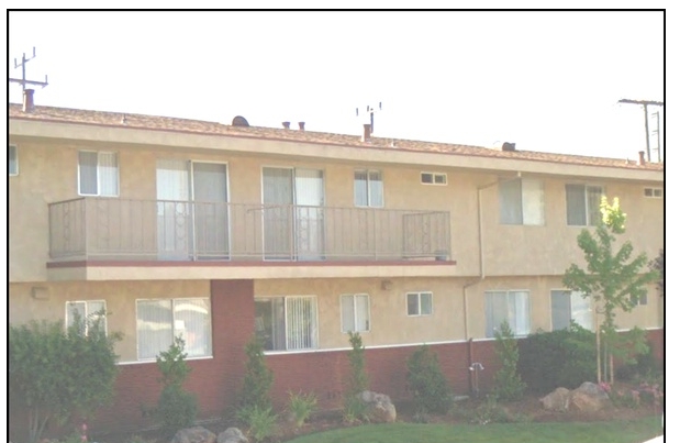 Building Photo - Elegante Apartments