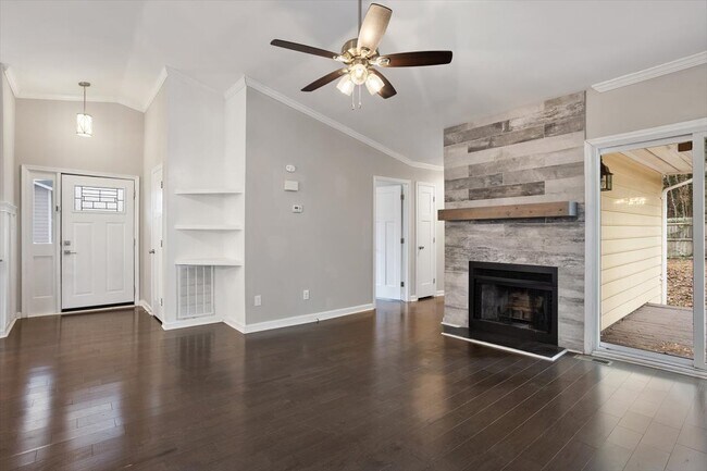 Foto del edificio - 2400 Calvert Dr