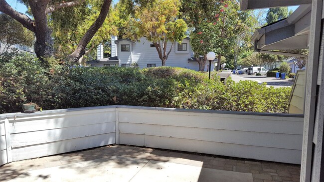 Building Photo - 2 Bedroom Condo with Garage in Parkside Co...